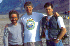 L’auteur avec Benoit Beauchamp et Charles Henderson au camp d’Oto Fjord, île d’Ellesmere, 1941.